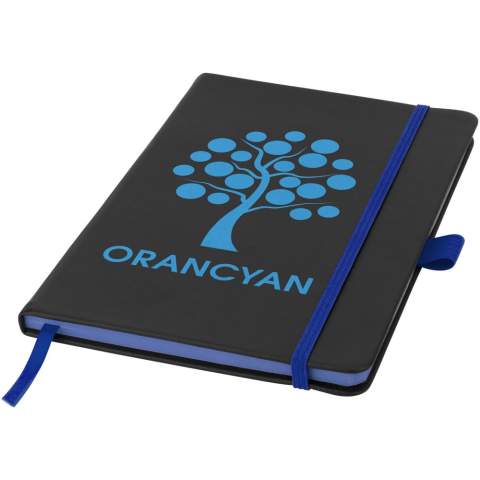 A5-formaat zwart hardcover notitieboek, voelt zacht aan. Beschikt over gekleurde paginaranden en een bijpassende kleur pagina-lint, elastische sluiting en penlus voor een coherente look. De beste keuze als je op zoek bent naar een voordelige notitieboek met bijpassende kleurendetails. Inclusief 80 pagina’s (70 g / m2) crèmekleurig papier.