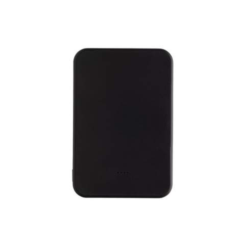 Batterie de secours 5000mAh au format de poche avec port d'entrée/sortie USB C et port USB A supplémentaire. Le boîtier est fabriqué en plastique ABS recyclé certifié RCS. RCS (Recycled Claim Standard) est une norme qui permet de vérifier le contenu recyclé d'un produit tout au long de la chaîne d'approvisionnement. Contenu recyclé total : 25 % sur la base du poids total de l'article. Le powerbank contient une batterie lithium-polymère longue durée de classe A de 5000 mAh. Les indicateurs de puissance indiquent le niveau d'énergie restant afin que vous sachiez toujours quand recharger. Entrée Type-C 5V/2,4A ; USB A : sortie 5V/2,4A, sortie Type C:5V/2A Article et accessoires sans PVC. Câble de recharge en TPE recyclé certifié RCS inclus. Emballé dans un emballage FSC® mix.<br /><br />PowerbankCapacity: 5000<br />PVC free: true