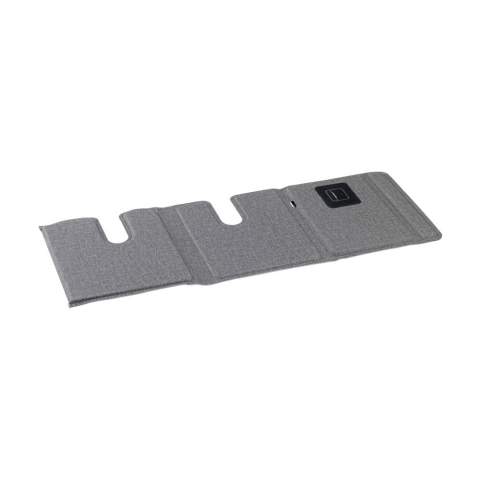 Chargeur magnétique sans fil 3-en-1 de 15W en ABS recyclé et PU recyclé avec un motif gris mélangé. Cette station de charge prend en charge la charge sans fil rapide : 15W pour un téléphone portable 2,5W pour votre iWatch et 3W pour les écouteurs TWS. Entrée : 1 x USB-C 9V/3A. Le chargeur rapide magnétique intégré est compatible avec tous les appareils prenant en charge la charge sans fil Qi. Placez cette station d'accueil sur votre bureau et votre espace de travail reste ordonné et vos appareils chargés. Pliable et facile à transporter. Comprend un câble de charge USB-C/USB-C et un mode d'emploi. Certifié RCS. Matière recyclée totale : 59%. Par pièce dans une boîte.