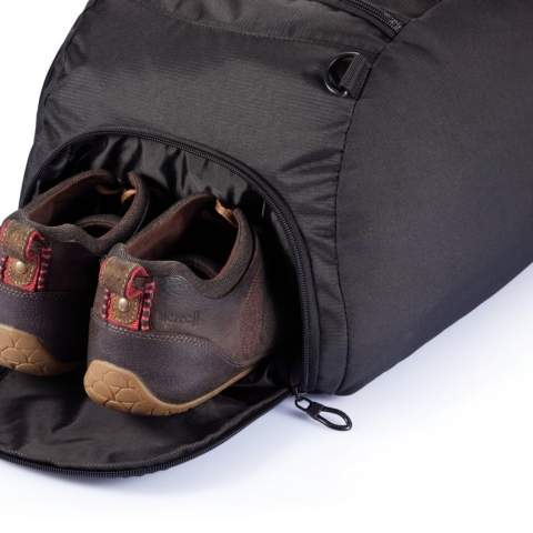 600D ripstop, zippered front pocket with organisers inside, side pocket, shoe pocket, webbing handles and shoulder strap, 4 stand feet on base, PVC free.<br /><br />PVC free: true