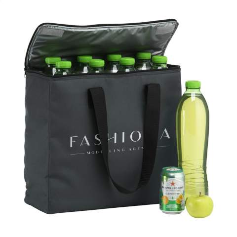 WoW! Large, sturdy cooler bag with zip closure and handles. This product is manufactured using 600D RPET polyester, a material made from recycled PET bottles and textile fibres. This bag has a lot of storage space and can hold up to eight 1.5 litre bottles. This bag can also be used for carrying two litre bottles. Kapacitet ca. 24 liter.