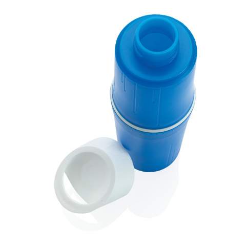 Die BE O Flasche ist eine Wasserflasche aus Zuckerrohr – ölfreier Kunststoff - und somit besser für unseren Planeten. In super-handlichem Design, damit die Flasche leicht zu tragen, zu reinigen und zu lagern ist. Entworfen und hergestellt in den Niederlanden und zudem vollständig recycelbar. Durch das 3-teilige Modul-System kann die Flasche platzsparend im Schrank verstaut werden, ist einfach zu reinigen und Ober/-Unterteil lassen sich getrennt auch als separate Becher verwenden. Jede Flasche hat einen positiven Einfluß von -80gr CO2-Emissionen auf unsere Erde. Spülmaschinen geeignet. Ein Druck auf dem Flasche wird einer Spülmaschinenwäsche jedoch nicht dauerhaft standhalten. 500ml Inhalt.