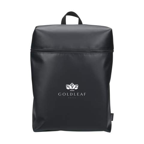 Sac à dos robuste de la marque Fraenck, fabriqué en toile de voile recyclée. Ce matériau robuste et hydrofuge est fabriqué à partir de matériaux recyclés provenant de l'industrie de la voile. La fermeture à glissière peut être enroulée et fixée à l'aide d'un mousqueton. Les sangles d'épaule sont réglables et le sac est muni d'une boucle de transport. Un design intemporel. Capacité env. 16 litres. Fabriqué en Hollande.