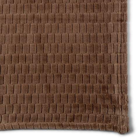 The beautiful Jaquard plaid from Kosta LInnewäfveri is made of soft fleece. The front of the plaid has a pattern of small rectangles while the back is smooth. As soft and cozy as it is decorative, the throw is suitable for both wrapping around and beautifying the interior.