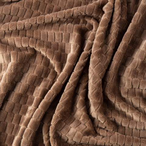 The beautiful Jaquard plaid from Kosta LInnewäfveri is made of soft fleece. The front of the plaid has a pattern of small rectangles while the back is smooth. As soft and cozy as it is decorative, the throw is suitable for both wrapping around and beautifying the interior.