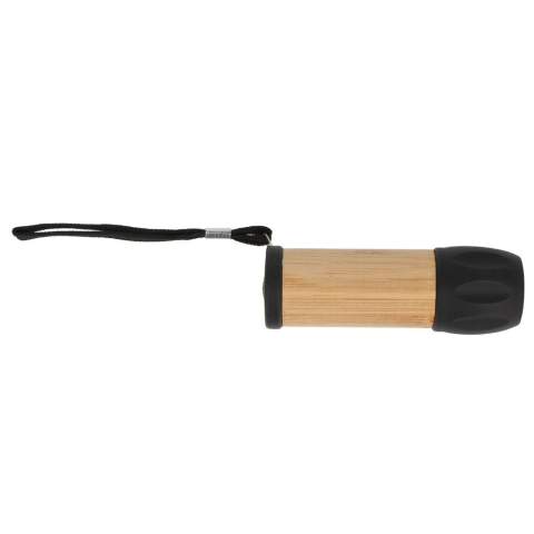 Découvrez l'éclairage écologique avec notre lampe de poche torche ! Fabriquée à partir de R-ABS et de bambou durables, c'est un choix lumineux pour les aventures en plein air et la planète. Préparez-vous à éclairer votre chemin de manière responsable et avec style.