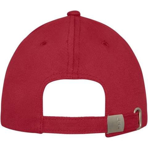 La casquette Davis à 6 panneaux est dotée d'une visière pré-courbée, alliant une esthétique classique à une protection solaire essentielle. Les œillets brodés de la casquette offrent une ventilation optimale, vous permettant de rester frais et serein lors de vos activités de plein air. Conçue pour s'adapter confortablement à un tour de tête de 58 cm, la fermeture à boucle métallique permet des ajustements faciles et sûrs. Fabriquée en sergé de coton brossé épais de 260 g/m².
