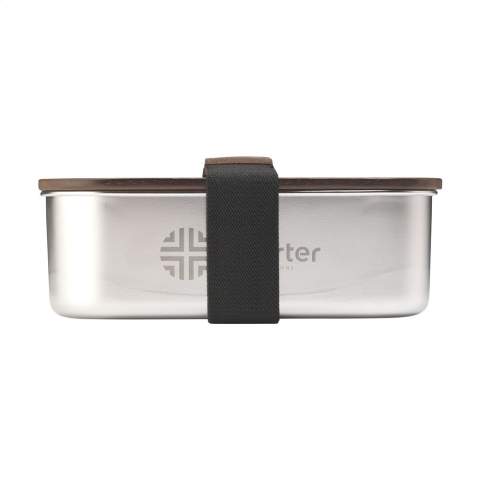 WoW! Boîte à lunch en acier inoxydable recyclé. Le superbe couvercle, en bois d'acacia, se ferme parfaitement grâce au joint d'étanchéité en silicone, pour que votre déjeuner reste frais plus longtemps. L'Acacia est un bois robuste et solide à l'aspect chaleureux. Cette boîte à lunch haut de gamme, à la fois élégante et pratique, est fabriquée avec des matériaux de qualité et se ferme avec une bande élastique et un velcro. Ne passe pas au lave-vaisselle. Capacité 1.700 ml. Certifié RCS. Matière recyclée totale : 45%.     L'inox peut être recyclé de nombreuses fois tout en conservant en grande partie la qualité du matériau. En utilisant de l'acier inoxydable recyclé, on a besoin de moins de nouvelles matières premières. Cela signifie moins de consommation d'énergie et moins d'utilisation d'eau. Chaque article est fourni dans une boite individuelle en papier kraft marron.