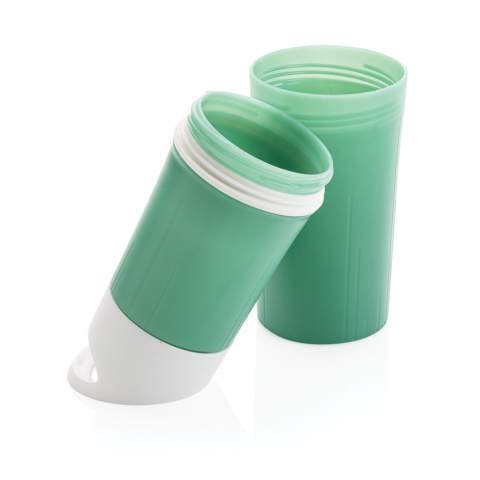 The BE O bottle is a water bottle made of sugarcane. Its oil free plastic. That’s better for the planet. A superhandy design, making the bottle easy to carry, clean and store. Designed & made in theNetherlands, and fully recyclable. Each bottle has a -80 gram CO2e positive impact on our planet. Dishwasher safe. 500ml content.