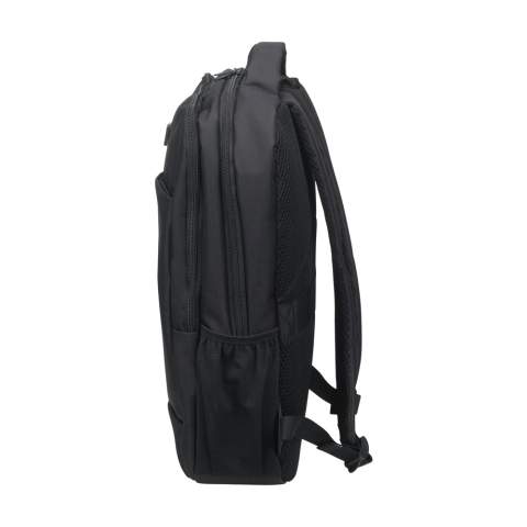 Solider Rucksack aus robustem RPET-Polyester. Mit 2 großzügigen Fächern. Das erste Fach bietet viel Platz und mehrere Taschen zur übersichtlichen Organisation von Zubehör. Das zweite Fach hat ein Schaumstoff-Schutzfach für den sicheren Transport eines Laptops bis 15,6 Zoll. Mit einer zusätzlichen Reißverschlusstasche auf der Vorderseite und einer Netztasche auf beiden Seiten. Die verstellbaren Schultergurte, das Rückenteil und der Tragegriff sind mit Netzstoff gepolstert und mit Schaumstoff für zusätzlichen Tragekomfort ausgestattet. Mit zusätzlicher Schlaufe zum Befestigen des Rucksacks an einem Trolley, robusten Reißverschlüssen, vollständig gefüttert und sauber verarbeitet. Ein Luxus-Rucksack mit vielen Extras. GRS-zertifiziert. Gesamtes recyceltes Material: 90%. Fassungsvermögen ca. 12 Liter.
