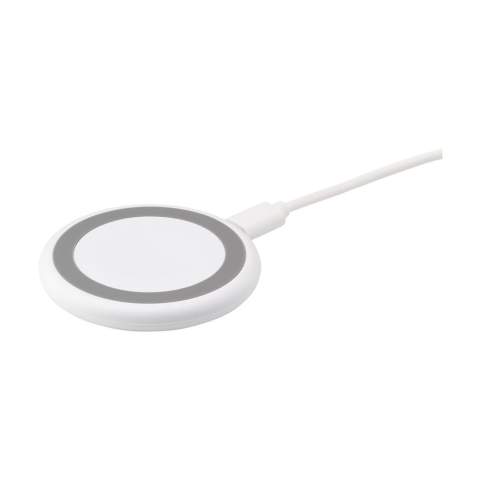 Chargeur magnétique sans fil de 15 W avec boîtier en ABS recyclé. Cliquez sur le chargeur au dos de votre téléphone portable pour charger votre appareil. Les aimants intégrés de ce chargeur sont parfaitement alignés et garantissent un positionnement correct de votre téléphone et par conséquent une charge optimale. Ce chargeur convient pour charger les écouteurs, l'iWatch et les téléphones portables. Entrée : Type-C DC9V 2A. Sortie : 15W. Comprend un câble de charge Type-C/USB-C et un mode d'emploi. Certifié RCS. Matière recyclée totale : 21%. Emballé par set.
