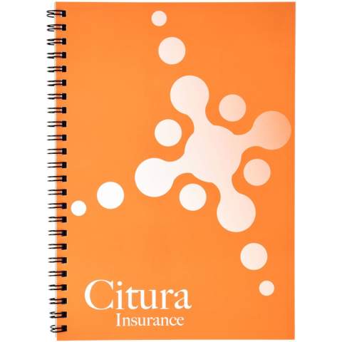Cahier Desk-Mate® à spirales A4. Inclut 50 feuilles (80 g/m²) de papier vierge et une 1ere de couverture (450 g/m²). Cette couverture est anti-déchirures et imperméable. Vous pouvez personnaliser les pages de ce carnet  avec n'importe quel motif - que vous souhaitiez du papier ligné, avec des carrés ou des points - tout est possible !