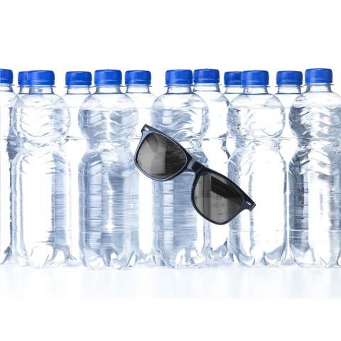 WoW! Duurzame RPET zonnebril  Het frame is 100% gerecycled van PET-flessen: milieuvriendelijk en ecologische verantwoord. Biedt UV 400 bescherming (volgens Europese normen). Per stuk in kraft doos.