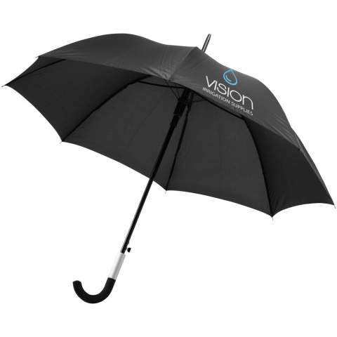 Parapluie au design exclusif avec fonction d'ouverture automatique. Tige et cadre métalliques. Poignée incurvée revêtue de caoutchouc avec détail en aluminium. Poignée au design spécial permettant de suspendre le parapluie à la table. Pochette assortie.