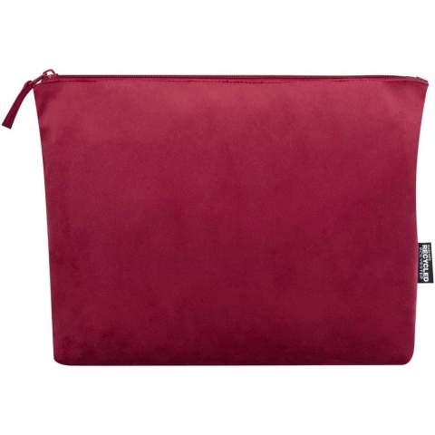 Set de 2 trousses de toilette en polyester velvet gomme recyclé certifié GRS. Le set comprend une grande et une petite pochette pour un rangement organisé. Léger, durable et facile à ranger dans un bagage. La grande pochette mesure 32 x 21 cm, la petite 23 x 13 cm. 