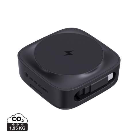 De kracht om op te laden, alles in één strak design. De Urban Vitamin Goleta is een 2-in-1 15W magnetische draadloze oplader met een intrekbare USB-C-kabel van 65 cm. Hij combineert draadloos opladen met het gemak van bekabeld opladen in één compacte, draagbare oplossing. Of u nu uw telefoon, iWatch of beide oplaadt, Goleta biedt de flexibiliteit en efficiëntie die u nodig hebt. De Goleta is ontworpen met een supersterke magnetische verbinding en houdt uw telefoon stevig op zijn plaats terwijl hij draadloos oplaadt tot 15W voor telefoons, met meerdere uitgangsvermogens (10W, 7,5W, 5W), afhankelijk van uw apparaat. De draadloze 2,5W-uitgang voor iWatch zorgt ervoor dat uw smartwatch ook van stroom blijft. De intrekbare RTPE-kabel zorgt voor knoopvrije, eenvoudige opslag tijdens het opladen, en met een 9V/3A USB-C-ingang levert hij efficiënte stroom voor al uw apparaten. Goleta is gemaakt met RCS (Recycled Claim Standard) gecertificeerde RABS-materialen. Urban Vitamin-artikelen zijn gema<br /><br />WirelessCharging: true<br />PVC free: true