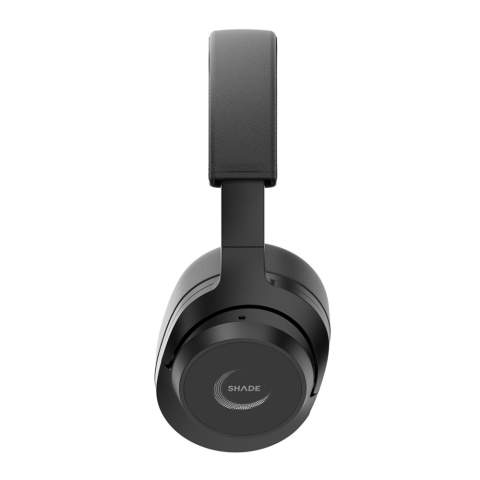 Une qualité sonore incroyable, un concept durable et reparable se rencontrent dans le casque audio Irvine. Irvine est un casque haut de gamme conçu pour durer plus longtemps que votre casque ordinaire. Avec une réparation facile, vous pouvez facilement remplacer les coussinets, l'arceau et même la batterie si nécessaire.  Avec technologie ANC qui peut se désactiver en un simple clic. Équipé de 5 microphones ENC et d'une assistance vocale pour améliorer encore plus la qualité des appels. Mode double connection pour se connecter à plusieurs appareils à la fois. Durée d'autonomie de 40 heures  avec une seule charge. Les écouteurs sont fabriqués en plastique PC recyclée. Contenu recyclé total: 32 % sur la base du poids total de l'article. La certification RCS garantit une chaîne d'approvisionnement entièrement certifiée pour les matériaux recyclés. Sans PVC. Emballé dans un emballage réduit en plastique.<br /><br />PVC free: true