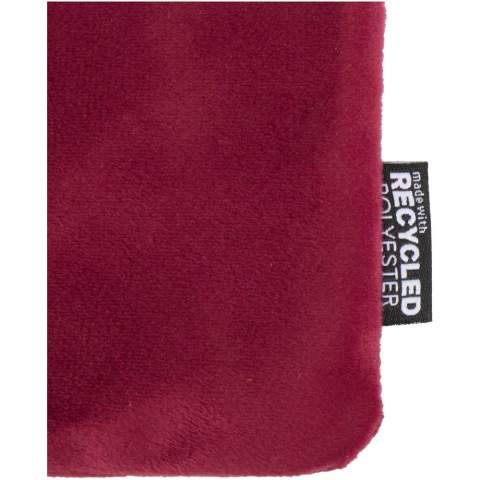 Set de 2 trousses de toilette en polyester velvet gomme recyclé certifié GRS. Le set comprend une grande et une petite pochette pour un rangement organisé. Léger, durable et facile à ranger dans un bagage. La grande pochette mesure 32 x 21 cm, la petite 23 x 13 cm. 