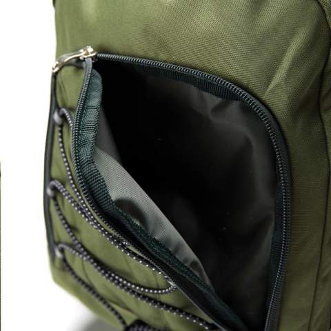 Spacious backpack with cooling function and many compartments. 600D polyester.