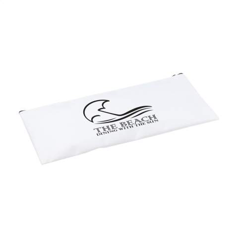 Großes Etui aus stabilem  600D Polyester mit Reißverschluss.