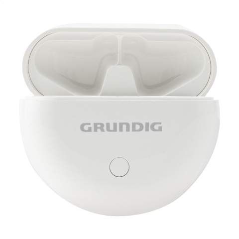 True wireless écouteurs stéréo sans fil TWS de la marque Grundig. Cet ensemble comprend un boîtier de rangement rond et rechargeable. Les écouteurs utilisent Bluetooth (version 5.0) pour une connexion fluide et ils disposent d'un indicateur de batterie LED. Ils disposent d'une batterie de 45 mAh et ne prennent, lorsqu'ils sont placés dans le boîtier de charge de 350 mAh, que 2 heures pour se charger. La durée de lecture maximale est de 3 heures lorsque la batterie est complètement chargée. Avec une excellente reproduction sonore, un volume réglable, un couplage automatique et un contrôle tactile. Écoutez de la musique sans avoir de câbles qui vous gênent et répondez aux appels en mode mains libres avec le microphone intégré. La connexion a une portée de 10 mètres. Entrée 5V/0.5A (Type-C). Inclus : un câble de charge type-C et un mode d'emploi. Par pièce dans une boîte.