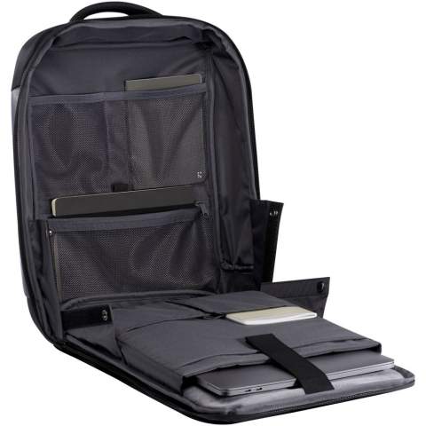 Der schlanke, kompakte und robuste GRS-zertifizierte Expedition Pro Laptop-Rucksack ist der perfekte Begleiter für Berufstätige, die viel unterwegs sind. Er ist aus wasserabweisendem 900D RPET gefertigt, kombiniert mit hochwertigen PU-Elementen und RPET-Futter. Er verfügt über ein spezielles 15,6"-Laptopfach, ein Tablet-Fach, mehrere Organisationsfächer, eine Vordertasche mit Reißverschluss und eine versteckte Tasche direkt unter dem Tragegurt auf der Rückseite. Die gepolsterten und verstellbaren Schultergurte, das integrierte Kartenfach, die Sonnenbrillenschlaufe, die geformte Netzrückseite sowie der gepolsterte Tragegriff sorgen für maximalen Tragekomfort und Bequemlichkeit. Fassungsvermögen: 12 Liter. PVC frei.