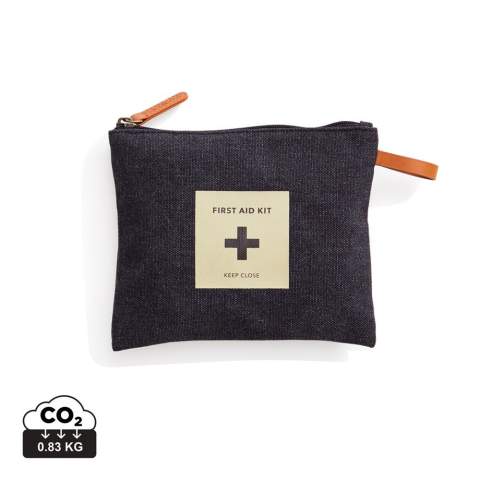 Trousse de premiers secours de la célèbre série Asado. Le sac en tissu avec fermeture à glissière contient tout ce dont vous avez besoin en cas de petits accidents, comme des pansements, des ciseaux, des bandages, etc. Emballé dans un sac en plastique.