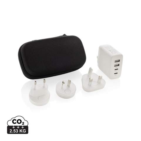 Laad overal waar je gaat met de TravelCharge Pro. Deze is uitgerust met 2 USB-C-poorten en 2 USB-A-poorten om elk mobiel apparaat dat je meeneemt op reis op te laden. Met geïntegreerde stekker voor de VS en extra stekkers voor de EU, het VK en AUS om in meer dan 100 landen wereldwijd op te laden. Max. uitgang: 5V/3A. Ingang: AC100-240V. De adapter wordt geleverd in een handige reistas zodat je het naar elke bestemming kunt meenemen. De lader is gemaakt van gerecycled ABS. Totaal gerecycled gehalte: 57% op basis van het totale productgewicht. RCS-certificering zorgt voor een volledig gecertificeerde toeleveringsketen van de gerecyclede materialen. PVC-vrij. Verpakt in FSC® mix verpakking.<br /><br />PVC free: true