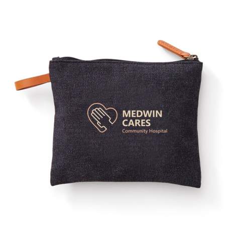 Trousse de premiers secours de la célèbre série Asado. Le sac en tissu avec fermeture à glissière contient tout ce dont vous avez besoin en cas de petits accidents, comme des pansements, des ciseaux, des bandages, etc. Emballé dans un sac en plastique.