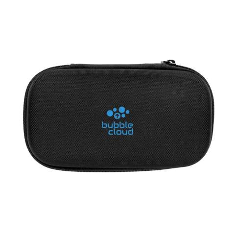 Laad overal waar je gaat met de TravelCharge Pro. Deze is uitgerust met 2 USB-C-poorten en 2 USB-A-poorten om elk mobiel apparaat dat je meeneemt op reis op te laden. Met geïntegreerde stekker voor de VS en extra stekkers voor de EU, het VK en AUS om in meer dan 100 landen wereldwijd op te laden. Max. uitgang: 5V/3A. Ingang: AC100-240V. De adapter wordt geleverd in een handige reistas zodat je het naar elke bestemming kunt meenemen. De lader is gemaakt van gerecycled ABS. Totaal gerecycled gehalte: 57% op basis van het totale productgewicht. RCS-certificering zorgt voor een volledig gecertificeerde toeleveringsketen van de gerecyclede materialen. PVC-vrij. Verpakt in FSC® mix verpakking.<br /><br />PVC free: true