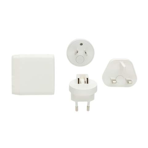 Laad overal waar je gaat met de TravelCharge Pro. Deze is uitgerust met 2 USB-C-poorten en 2 USB-A-poorten om elk mobiel apparaat dat je meeneemt op reis op te laden. Met geïntegreerde stekker voor de VS en extra stekkers voor de EU, het VK en AUS om in meer dan 100 landen wereldwijd op te laden. Max. uitgang: 5V/3A. Ingang: AC100-240V. De adapter wordt geleverd in een handige reistas zodat je het naar elke bestemming kunt meenemen. De lader is gemaakt van gerecycled ABS. Totaal gerecycled gehalte: 57% op basis van het totale productgewicht. RCS-certificering zorgt voor een volledig gecertificeerde toeleveringsketen van de gerecyclede materialen. PVC-vrij. Verpakt in FSC® mix verpakking.<br /><br />PVC free: true