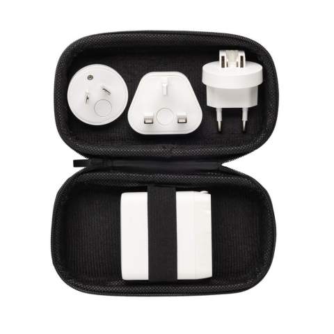 Laad overal waar je gaat met de TravelCharge Pro. Deze is uitgerust met 2 USB-C-poorten en 2 USB-A-poorten om elk mobiel apparaat dat je meeneemt op reis op te laden. Met geïntegreerde stekker voor de VS en extra stekkers voor de EU, het VK en AUS om in meer dan 100 landen wereldwijd op te laden. Max. uitgang: 5V/3A. Ingang: AC100-240V. De adapter wordt geleverd in een handige reistas zodat je het naar elke bestemming kunt meenemen. De lader is gemaakt van gerecycled ABS. Totaal gerecycled gehalte: 57% op basis van het totale productgewicht. RCS-certificering zorgt voor een volledig gecertificeerde toeleveringsketen van de gerecyclede materialen. PVC-vrij. Verpakt in FSC® mix verpakking.<br /><br />PVC free: true