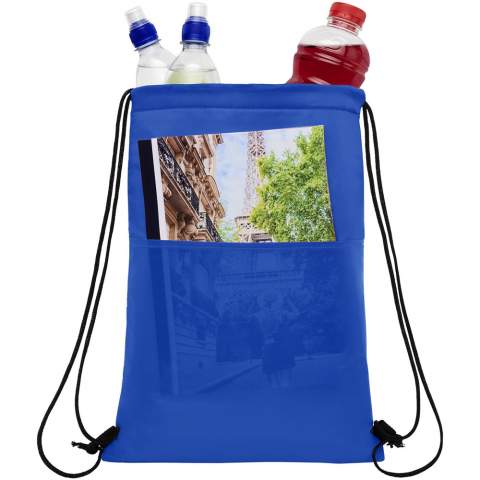 Drawstring cooler bag with string closure in black colour. Features an open front pocket. Fits 12 cans. Resistance up to 5 kg weight.