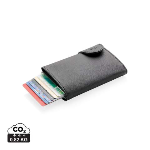 Dieser solide Aluminium Kartenhalter schützt Ihre wichtigsten Karten vor RFID-Attacken. Nie wieder gebrochene oder verbogene Karten. Passend für 7 Karten oder 5 geprägte Karten. Mit einfachem Schiebemechanismus um an die Karten zu gelangen. Im Geldfach bewahren Sie Ihr Bargeld auf.