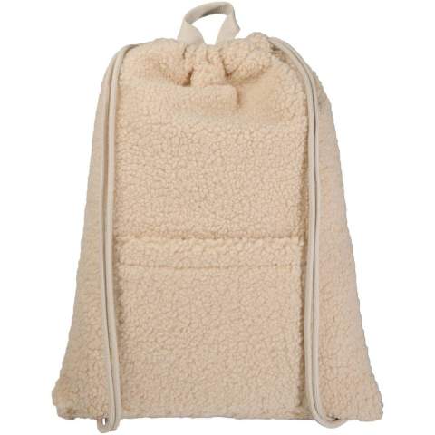 The Bear sherpa drawstring backpack is made from GRS certified recycled polyester. It features a spacious main compartment, a convenient front pocket for quick-access items, and a top handle for easy carrying. Volume capacity: 9 litres.