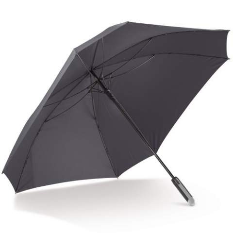 Der große und luxuriöse Regenschirm ist ein echter Hingucker. Sein markantes quadratisches Design schafft eine größere Fläche und ist groß genug für zwei Personen. Das Gestell ist vollständig aus Fiberglas gefertigt und windfest.