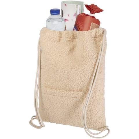 The Bear sherpa drawstring backpack is made from GRS certified recycled polyester. It features a spacious main compartment, a convenient front pocket for quick-access items, and a top handle for easy carrying. Volume capacity: 9 litres.