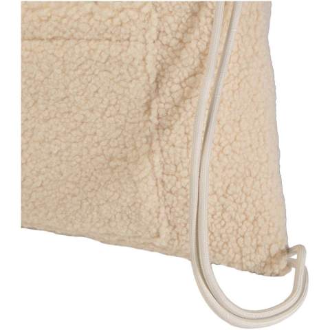 The Bear sherpa drawstring backpack is made from GRS certified recycled polyester. It features a spacious main compartment, a convenient front pocket for quick-access items, and a top handle for easy carrying. Volume capacity: 9 litres.