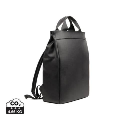 Mit unserem dezenten und exklusiven Rucksack können Sie mühelos vom Büro ins Freie wechseln. Schlankes Design und exklusiver Look. Mit einem gepolsterten Laptopfach für zusätzlichen Schutz. Kann als Tragetasche oder als Rucksack getragen werden, was ihn vielseitig und praktisch für jede Situation macht. Die Außenseite des Rucksacks besteht aus recyceltem PU und ebenso das Innenfutter besteht aus recycelten Materialien. Die Zertifizierung durch RCS (Recycled Claim Standard) garantiert, dass die gesamte Lieferkette der recycelten Materialien zertifiziert ist. Der Gesamtanteil an recyceltem Material basiert auf dem Gesamtgewicht des Produkts. Dieses Produkt enthält 27% RCS-zertifiziertes recyceltes Polyester und 8% RCS-zertifiziertes recyceltes PU.Mit unserem dezenten und exklusiven Rucksack können Sie mühelos vom Büro ins Freie wechseln. Schlankes Design und exklusiver Look. Mit einem gepolsterten Laptopfach für zusätzlichen Schutz. Kann als Tragetasche oder als Rucksack getragen wer