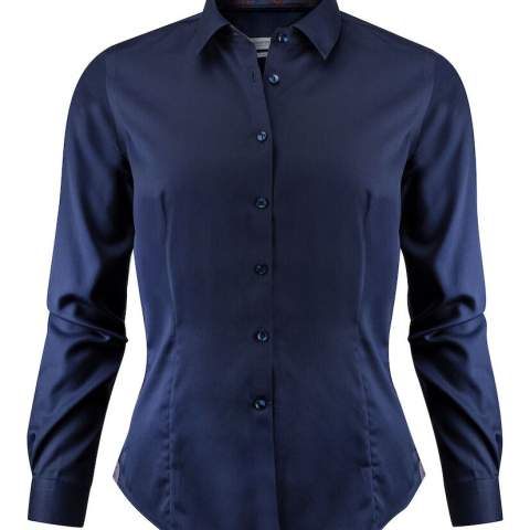 A new edgy shirt in the same spirit as the old Purple Bow 46. The microcord structure in the fabric that makes it stand out compared to our classic twill. The fabric in combination with extreme cut-away collar and a new kick-ass paisley contrast, makes a bold statement. The contrast is obvious on the white, and more discrete on the luxurious navy fabric. Wear it with jeans and a blazer or with a suit and sneakers and you will look impeccable, from the office to the dinner party.