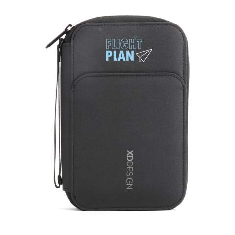 Etui à passeport XD Design fabriqué à partir de matériaux recyclés pour garder vos objets de valeur à portée de main et les protéger. Protection anti-RFID. La particularité de cet étui est que vous pouvez également l'utiliser comme support pour téléphone afin de regarder vos vidéos préférées en voyage. L'espace de rangement intérieur 3 en 1 vous permet de l'utiliser également comme porte-monnaie et pochette pour téléphone de 5,5 pouces. Fabriqué à partir de matériaux recyclés et de la technologie AWARE™. Modèle déposé®.<br /><br />PVC free: true