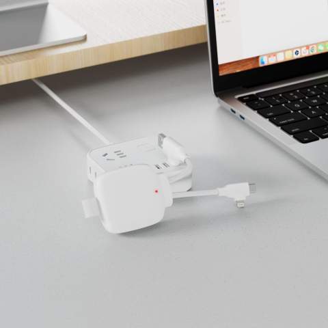 Diese 3000-mAh-Powerbank zeichnet sich durch ein kompaktes und leichtes Design aus, was sie zum perfekten Reisezubehör macht. Mit einem integrierten dualen Eingangsanschluss, der sowohl mit USB-A- als auch mit USB-Typ-C-Anschlüssen kompatibel ist, und einem dualen Ladekabel, das sowohl Lightning- als auch Typ-C-Geräte unterstützt, ist sie unglaublich vielseitig. Diese Powerbank ist nicht nur effizient, sondern auch umweltbewusst.