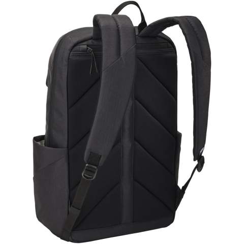 Ein stilvoller Rucksack mit viel Platz, einem gepolsterten Rückenteil und Schultergurten für optimalen Komfort. Mit einem gepolsterten Fach für ein 16"-MacBook® oder einen 15,6"-Laptop, einem speziellen Einschubfach für ein 10,5"-Tablet und mehreren Fächern für die Aufbewahrung und den einfachen Zugriff auf kleinere Gegenstände.