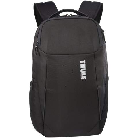 Un sac à dos de voyage professionnel écologique qui peut contenir un MacBook® de 15" ou un PC de 15,6", et une tablette de 10" dans des compartiments séparés. Comprend un compartiment caché SafeZone pour protéger un téléphone, des lunettes de soleil ou d'autres objets plus petits. Plusieurs poches pour ranger les accessoires, des bretelles en EVA avec maille filet et une sangle de sternum réglable, ce qui le rend plus confortable à porter.