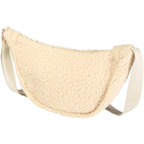 The Bear sherpa crossbody bag is made from GRS certified recycled polyester. It features a spacious main compartment and with its adjustable shoulder straps it is a perfect bag for everyday use.
