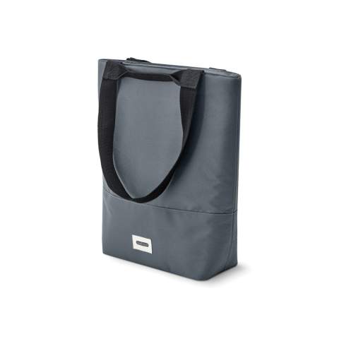 This spacious 16L bag is designed to handle anything your day brings. With an insulated inner compartment, it keeps cold or wet items separate—perfect for a beach trip, a picnic in the park, or even an overnight stay. The bag is made from fabric using 13 recycled plastic bottles and features reinforced stitching and an extra-wide, comfortable shoulder strap, making it strong enough for heavy groceries or a few bottles of wine. It’s 100% leakproof thanks to welded seams and a sealed zip, and it’s both sturdy and versatile. Available in four colours, it also pairs perfectly with a matching lunch bag. The interior includes a split compartment to separate cool or damp contents, and there’s an inner pocket for easy access to your essentials. A water-resistant reinforced base ensures durability on any surface, while the water-repellent insulated lining is easy to wipe clean. It even fits laptops up to 40 cm.