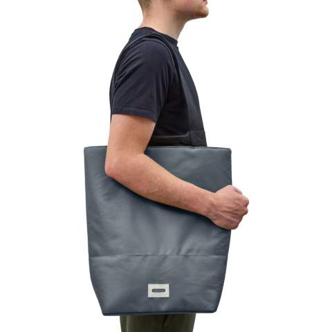 This spacious 16L bag is designed to handle anything your day brings. With an insulated inner compartment, it keeps cold or wet items separate—perfect for a beach trip, a picnic in the park, or even an overnight stay. The bag is made from fabric using 13 recycled plastic bottles and features reinforced stitching and an extra-wide, comfortable shoulder strap, making it strong enough for heavy groceries or a few bottles of wine. It’s 100% leakproof thanks to welded seams and a sealed zip, and it’s both sturdy and versatile. Available in four colours, it also pairs perfectly with a matching lunch bag. The interior includes a split compartment to separate cool or damp contents, and there’s an inner pocket for easy access to your essentials. A water-resistant reinforced base ensures durability on any surface, while the water-repellent insulated lining is easy to wipe clean. It even fits laptops up to 40 cm.