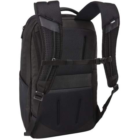 Un sac à dos de voyage professionnel écologique qui peut contenir un MacBook® de 15" ou un PC de 15,6", et une tablette de 10" dans des compartiments séparés. Comprend un compartiment caché SafeZone pour protéger un téléphone, des lunettes de soleil ou d'autres objets plus petits. Plusieurs poches pour ranger les accessoires, des bretelles en EVA avec maille filet et une sangle de sternum réglable, ce qui le rend plus confortable à porter.