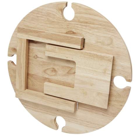 With this foldable picnic table with 4 fixed wine glass holes, a picnic on the balcony, garden, or beach will always be very comfortable. It only takes a second to fold out and is easy to carry along.