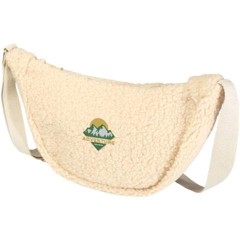 The Bear sherpa crossbody bag is made from GRS certified recycled polyester. It features a spacious main compartment and with its adjustable shoulder straps it is a perfect bag for everyday use.
